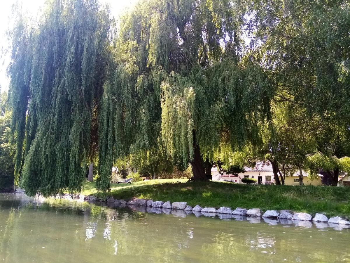 Havre De Paix Au Bords De L'Eure - Divers Hebergements Garennes-sur-Eure Exteriör bild